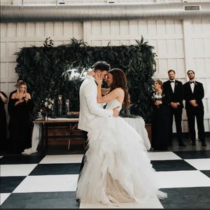 Marchesa Wedding Dress, Size 2, message for more details.